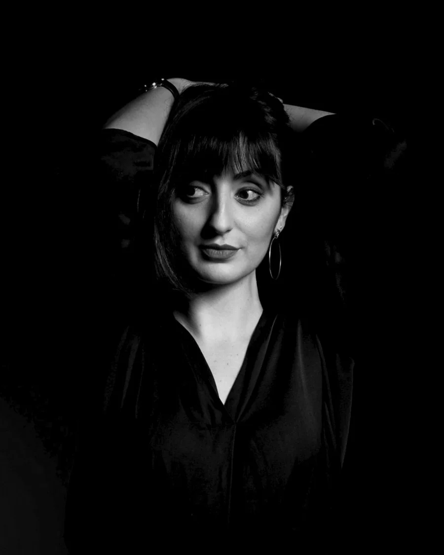 Retrato de estudio de Leyre en blanco y negro